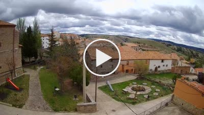 Cámara web en directo desde Monteagudo del Castillo con vista a la Plaza Mayor, Provincia de Teruel, España (Spain)